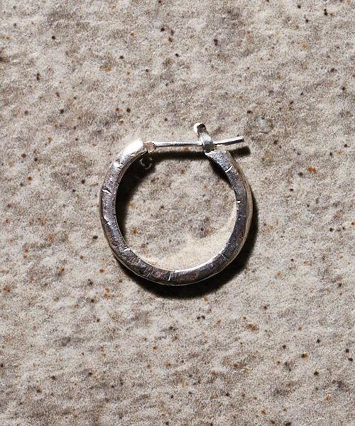 STUDIOUS（ステュディオス）の「【ZOZO限定】STUDIOUS フープピアス（ピアス（片耳用）・メンズ・シルバー・FREE）」の2枚目の写真