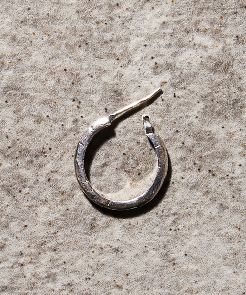 STUDIOUS（ステュディオス）の「【ZOZO限定】STUDIOUS フープピアス（ピアス（片耳用）・メンズ・シルバー・FREE）」の3枚目の写真