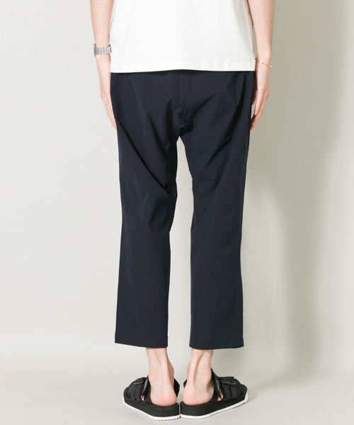 URBAN RESEARCH（アーバンリサーチ）の「UR ストレッチアクティブクロップトパンツ（その他パンツ・メンズ・ライトカーキ/ブラック/ネイビー/チャコールグレー・MEDIUM/LARGE）」の15枚目の写真