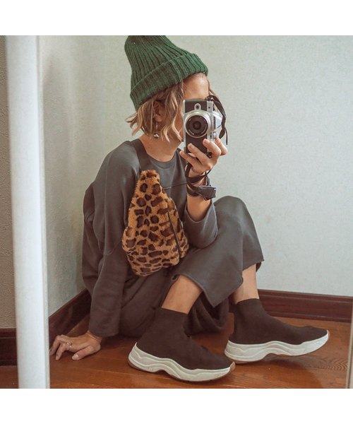 14+(イチヨンプラス)の「イタリア糸タグ付ニット帽 / knitcap(ニットキャップ/ビーニー・レディース・チャコールグレー/ライトグレー/ネイビー/ブラウン/オリーブ/ピンク/イエロー/アイボリー/ワインレッド/ベージュ/ライトピンク/レッド/パープル/ブラック/ブルーグレー/ミント/オレンジ・FREE)」の18枚目の写真