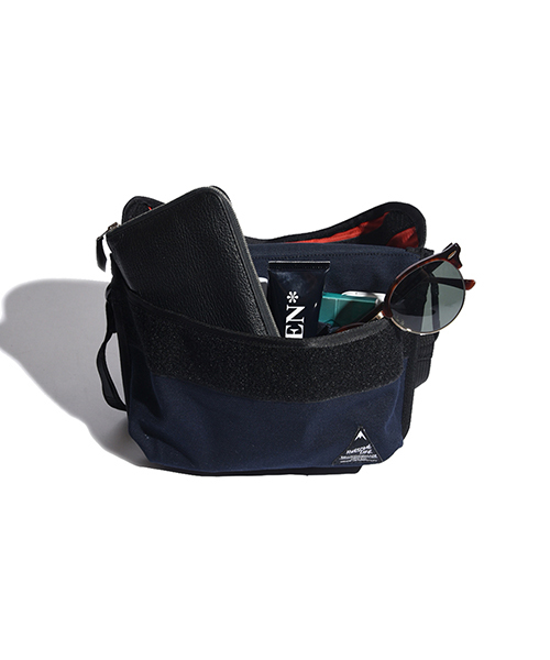 BELLWOODMADE(ベルウッドメイド)の「【BELLWOODMADE】カメラバッグサコッシュ/STRAGE SACOCHE CANVAS/BWSTS(ショルダーバッグ・メンズ・ホワイト/ブラック/オリーブ/ネイビー/マスタード/ブルー・FREE)」の4枚目の写真