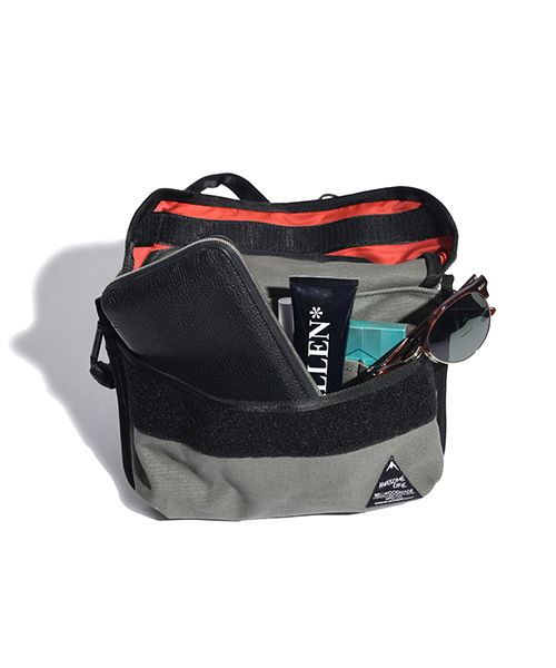 BELLWOODMADE(ベルウッドメイド)の「【BELLWOODMADE】カメラバッグサコッシュ/STRAGE SACOCHE CANVAS/BWSTS(ショルダーバッグ・メンズ・ホワイト/ブラック/オリーブ/ネイビー/マスタード/ブルー・FREE)」の13枚目の写真