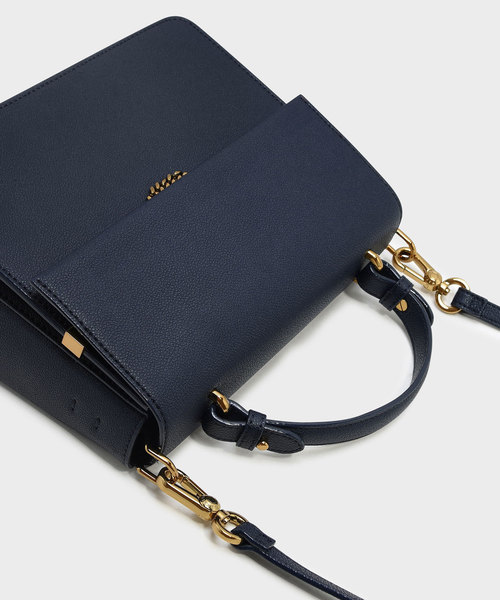CHARLES & KEITH（チャールズ & キース）の「トップハンドルチェーンディテールバッグ / TOP HANDLE CHAIN DETAIL BAG（ハンドバッグ・レディース・ネイビー/レッド/ライトベージュ・M）」の11枚目の写真