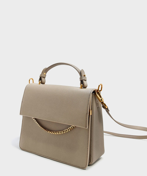 CHARLES & KEITH（チャールズ & キース）の「トップハンドルチェーンディテールバッグ / TOP HANDLE CHAIN DETAIL BAG（ハンドバッグ・レディース・ネイビー/レッド/ライトベージュ・M）」の6枚目の写真