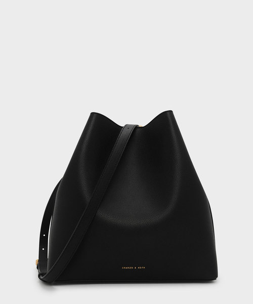 CHARLES & KEITH(チャールズ & キース)の「クラシックバケットバッグ / CLASSIC BUCKET BAG(ハンドバッグ・レディース・ブラック/レンガ/ブルー系その他3・XL)」の16枚目の写真
