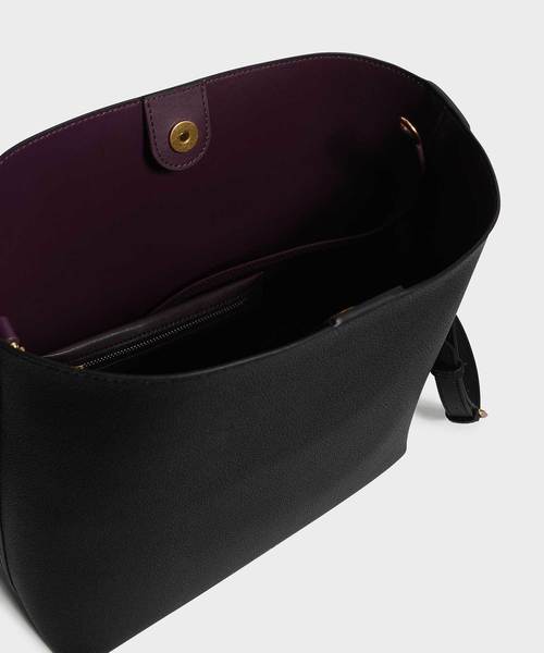 CHARLES & KEITH(チャールズ & キース)の「クラシックバケットバッグ / CLASSIC BUCKET BAG(ハンドバッグ・レディース・ブラック/レンガ/ブルー系その他3・XL)」の18枚目の写真