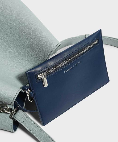 CHARLES & KEITH(チャールズ & キース)の「クラシックバケットバッグ / CLASSIC BUCKET BAG(ハンドバッグ・レディース・ブラック/レンガ/ブルー系その他3・XL)」の17枚目の写真