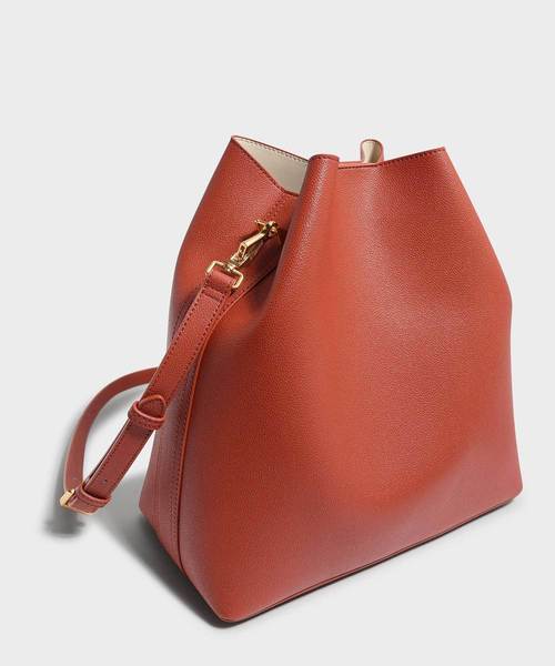 CHARLES & KEITH(チャールズ & キース)の「クラシックバケットバッグ / CLASSIC BUCKET BAG(ハンドバッグ・レディース・ブラック/レンガ/ブルー系その他3・XL)」の5枚目の写真
