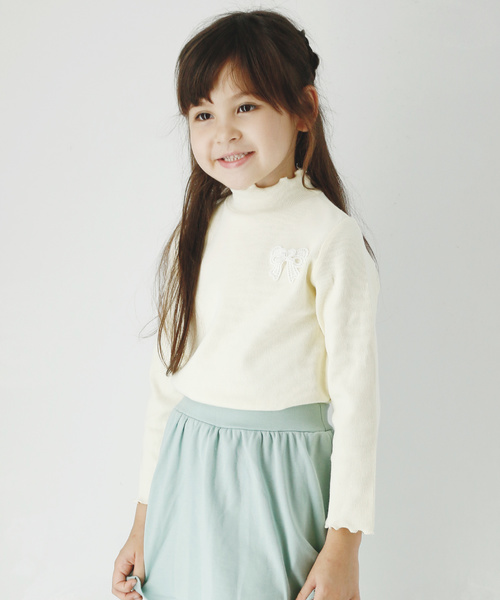 Catherine Cottage（キャサリンコテージ）の「メロウフリルリブカットソー（Tシャツ/カットソー・キッズ・アイボリー/ピンク系その他/ライラック/グレー/ネイビー/ブラック/ピンク系その他2/グリーン・110/120/130/140）」の3枚目の写真