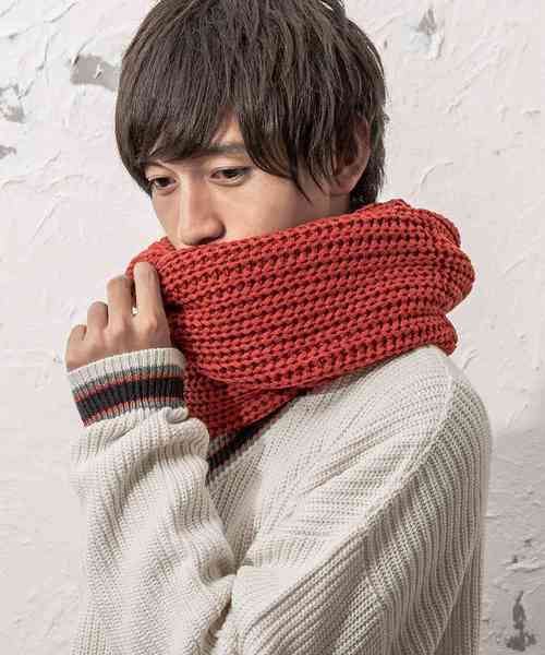 MinoriTY（マイノリティ）の「ざっくり編みビッグスヌード（マフラー・メンズ・ブラック/レッド/ブラック系その他/グレー系その他/ワイン/グレー系その他2・FREE）」の5枚目の写真