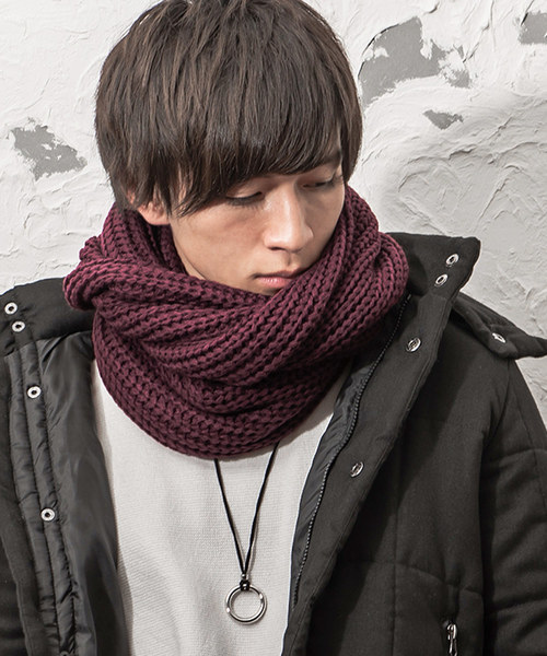 MinoriTY（マイノリティ）の「ざっくり編みビッグスヌード（マフラー・メンズ・ブラック/レッド/ブラック系その他/グレー系その他/ワイン/グレー系その他2・FREE）」の6枚目の写真