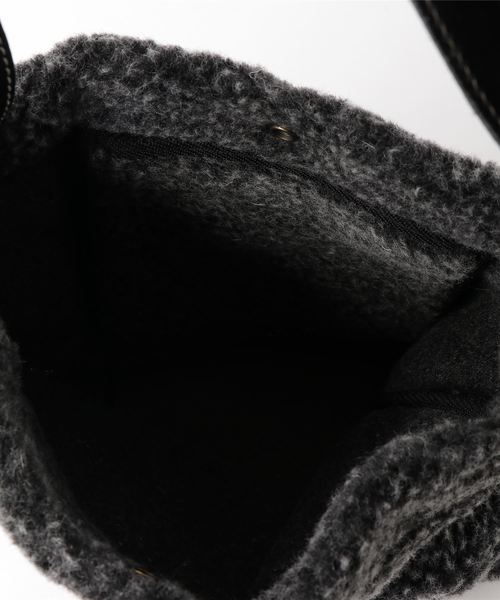 SHIPS Days(シップスデイズ)の「TAMPICO:BOUCLETTE SHOULDER(トートバッグ・レディース・ダークグレー・ONE SIZE)」の4枚目の写真