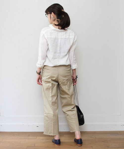 Brocante（ブロカント）の「BROCANTE/ブロカント　ユニヴェルセルシャツ　36-023（シャツ/ブラウス・レディース・ホワイト/ベージュ/ネイビー/グレー/オレンジ・2）」の16枚目の写真