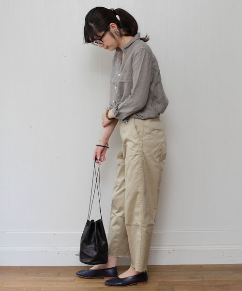 Brocante（ブロカント）の「BROCANTE/ブロカント　ユニヴェルセルシャツ　36-023（シャツ/ブラウス・レディース・ホワイト/ベージュ/ネイビー/グレー/オレンジ・2）」の22枚目の写真