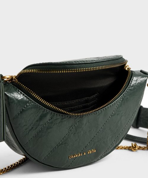 CHARLES & KEITH（チャールズ & キース）の「ラウンドジッパーリンクルドエフェクト クロスボディバッグ / Round