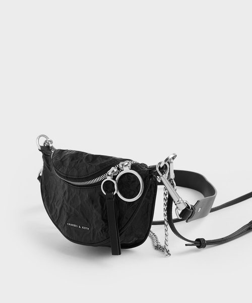 CHARLES & KEITH（チャールズ & キース）の「ラウンドジッパーリンクルドエフェクト クロスボディバッグ / Round Zipper Wrinkled Effect Crossbody Bag（ショルダーバッグ・レディース・ベージュ/バーガンディー/ダークグリーン・S）」の10枚目の写真