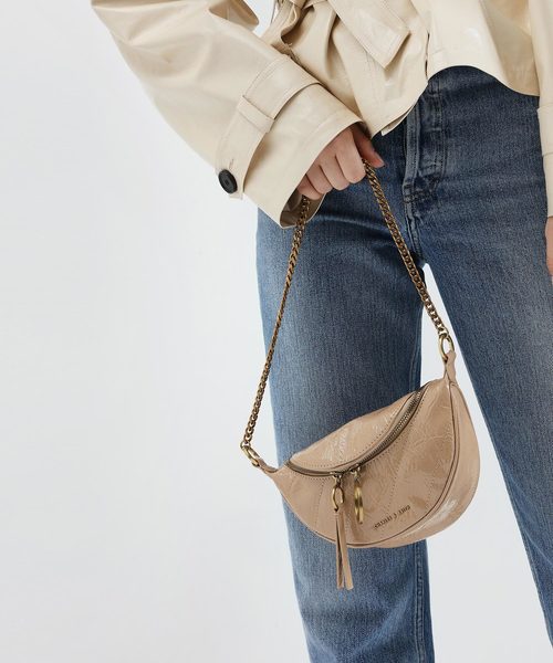 CHARLES & KEITH（チャールズ & キース）の「ラウンドジッパーリンクルドエフェクト クロスボディバッグ / Round Zipper Wrinkled Effect Crossbody Bag（ショルダーバッグ・レディース・ベージュ/バーガンディー/ダークグリーン・S）」の21枚目の写真