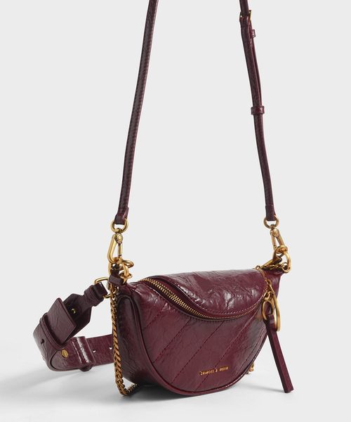 CHARLES & KEITH（チャールズ & キース）の「ラウンドジッパーリンクルドエフェクト クロスボディバッグ / Round Zipper Wrinkled Effect Crossbody Bag（ショルダーバッグ・レディース・ベージュ/バーガンディー/ダークグリーン・S）」の9枚目の写真