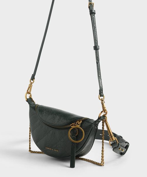 CHARLES & KEITH（チャールズ & キース）の「ラウンドジッパーリンクルドエフェクト クロスボディバッグ / Round Zipper Wrinkled Effect Crossbody Bag（ショルダーバッグ・レディース・ベージュ/バーガンディー/ダークグリーン・S）」の15枚目の写真