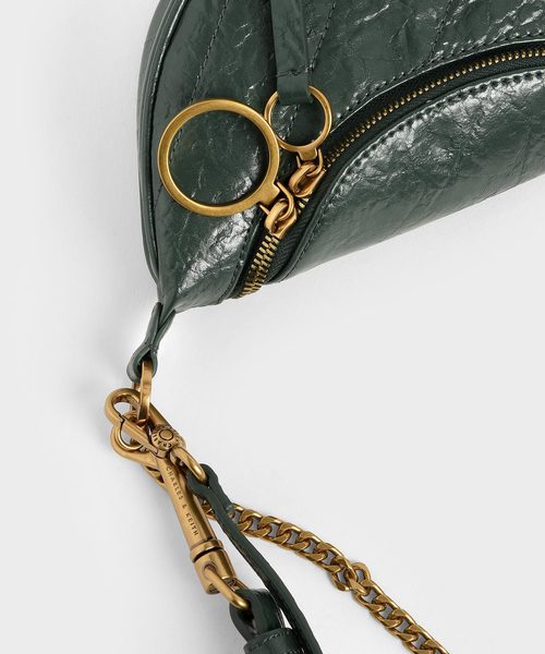 CHARLES & KEITH（チャールズ & キース）の「ラウンドジッパーリンクルドエフェクト クロスボディバッグ / Round Zipper Wrinkled Effect Crossbody Bag（ショルダーバッグ・レディース・ベージュ/バーガンディー/ダークグリーン・S）」の19枚目の写真