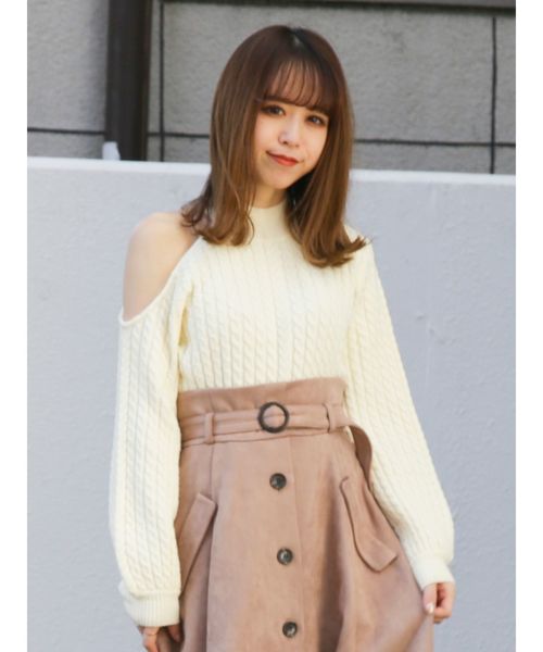 dazzlin（ダズリン）の「イレギュラーハイネックミニケーブルプルオーハ（ニット/セーター・レディース・グリーン/モカ/ピンク/ブラック/オフホワイト・FREE）」の2枚目の写真