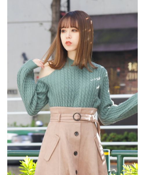 dazzlin（ダズリン）の「イレギュラーハイネックミニケーブルプルオーハ（ニット/セーター・レディース・グリーン/モカ/ピンク/ブラック/オフホワイト・FREE）」の4枚目の写真