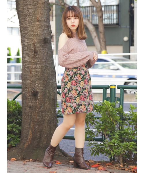 dazzlin（ダズリン）の「イレギュラーハイネックミニケーブルプルオーハ（ニット/セーター・レディース・グリーン/モカ/ピンク/ブラック/オフホワイト・FREE）」の6枚目の写真