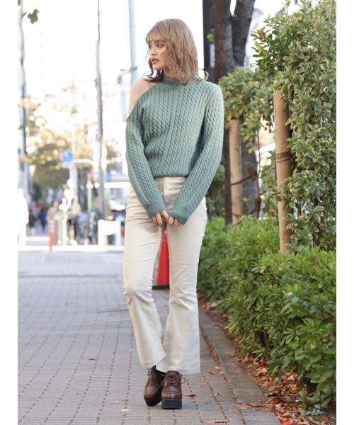 dazzlin（ダズリン）の「イレギュラーハイネックミニケーブルプルオーハ（ニット/セーター・レディース・グリーン/モカ/ピンク/ブラック/オフホワイト・FREE）」の8枚目の写真