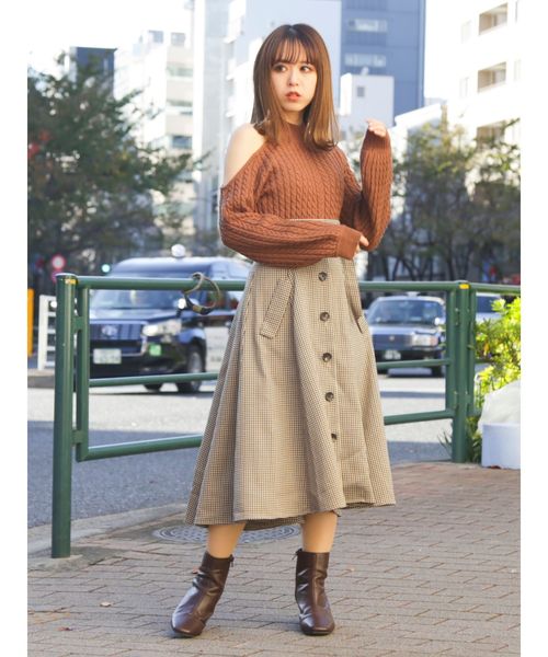 dazzlin（ダズリン）の「イレギュラーハイネックミニケーブルプルオーハ（ニット/セーター・レディース・グリーン/モカ/ピンク/ブラック/オフホワイト・FREE）」の9枚目の写真