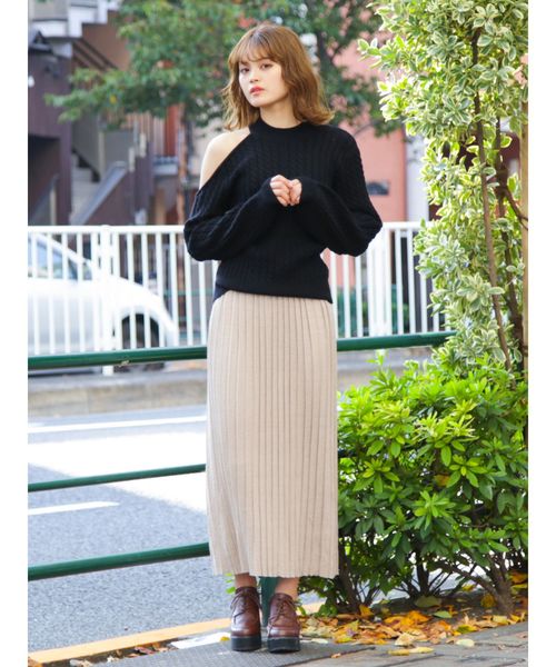 dazzlin（ダズリン）の「イレギュラーハイネックミニケーブルプルオーハ（ニット/セーター・レディース・グリーン/モカ/ピンク/ブラック/オフホワイト・FREE）」の12枚目の写真