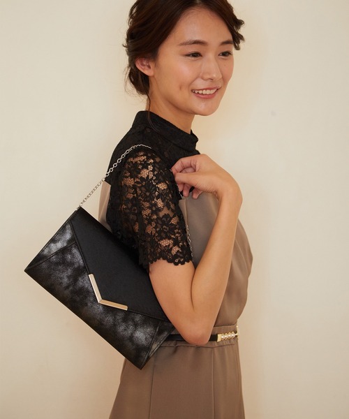 form forma（フォルムフォルマ）の「シャイニーレザーパーティーバッグ（クラッチバッグ・レディース・ブラック/ゴールド・FREE）」の12枚目の写真