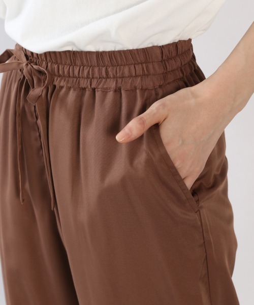 LOWRYS FARM（ローリーズファーム）の「微光沢パンツ　879681（その他パンツ・レディース・パープル/ブラウン/グリーン・FREE）」の9枚目の写真