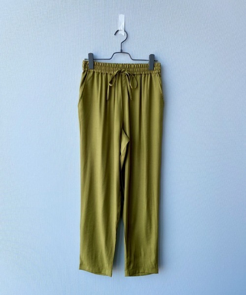 LOWRYS FARM（ローリーズファーム）の「微光沢パンツ　879681（その他パンツ・レディース・パープル/ブラウン/グリーン・FREE）」の12枚目の写真