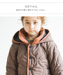 FAMILIARのユニセックスハーフコート、フード付き❣️ ユニセックスで着用可能。スプリングマウンテンパーカー