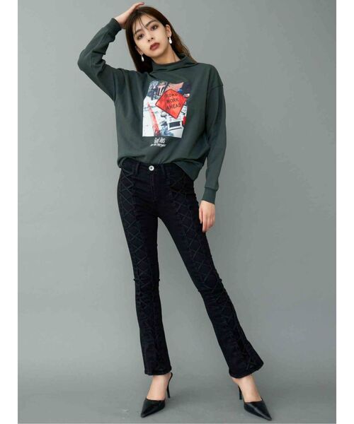 GYDA（ジェイダ）の「GOD HAS PHOTOハイネックプルオーバー（Tシャツ/カットソー・レディース・ブラック/ベージュ/グリーン・FREE）」の9枚目の写真