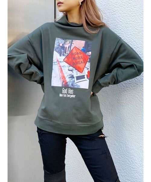 GYDA（ジェイダ）の「GOD HAS PHOTOハイネックプルオーバー（Tシャツ/カットソー・レディース・ブラック/ベージュ/グリーン・FREE）」の11枚目の写真