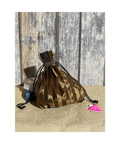 おしゃれスタ(オシャレスタ)の「PLEATS DRAW BAG(ST)(エコバッグ/サブバッグ・レディース・ブラック/ベージュ/ブラウン/オレンジ/ブルー/グリーン/ピンク・FREE)」の4枚目の写真