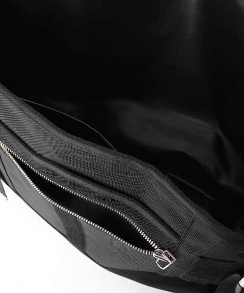 LORINZA（ロリンザ）の「LORINZA / MESSENGER BAG M (LO-STN-SB01 M)（メッセンジャーバッグ・メンズ・ブラック・MEDIUM）」の4枚目の写真