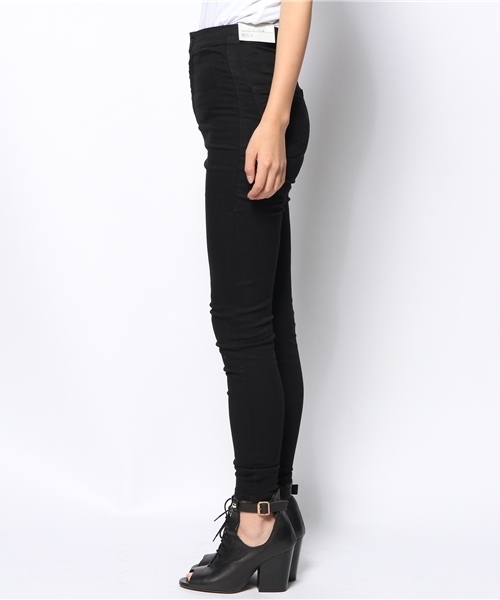 TOPSHOP(トップショップ)の「MOTO BLACK JONI JEANS/MOTO ブラックジョニージーンズ(デニムパンツ・レディース・ブラック・W28xL30/W25xL30/W30xL30)」の9枚目の写真