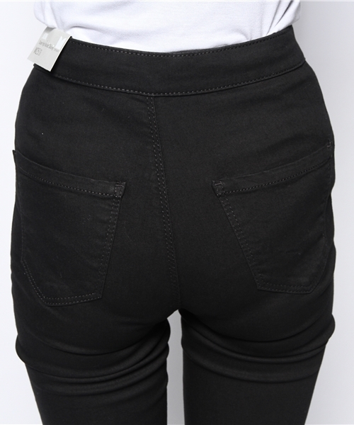 TOPSHOP(トップショップ)の「MOTO BLACK JONI JEANS/MOTO ブラックジョニージーンズ(デニムパンツ・レディース・ブラック・W28xL30/W25xL30/W30xL30)」の11枚目の写真