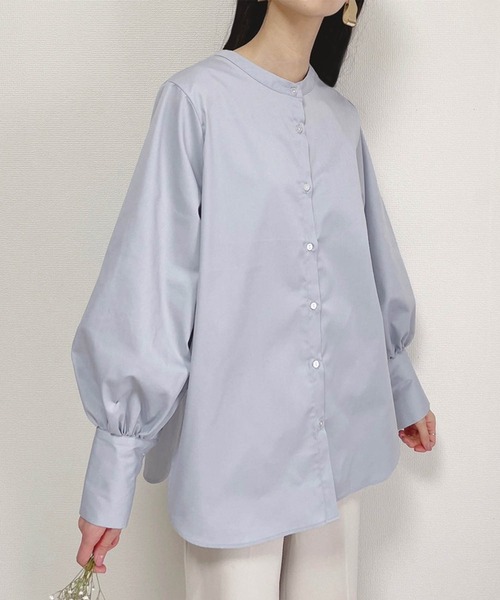 PURIL（ピュリル）の「【PURIL】2way バンドカラーギャザーデザイン ボリュームスリーブ ブラウス（シャツ/ブラウス・レディース・ホワイト/ブルー/グリーン・S/M）」の3枚目の写真