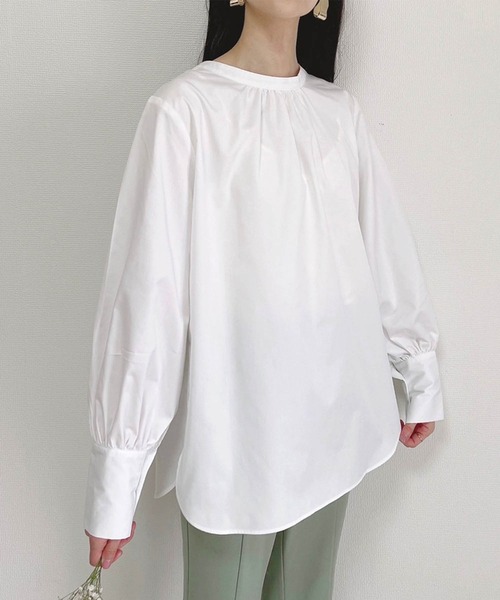 PURIL（ピュリル）の「【PURIL】2way バンドカラーギャザーデザイン ボリュームスリーブ ブラウス（シャツ/ブラウス・レディース・ホワイト/ブルー/グリーン・S/M）」の4枚目の写真