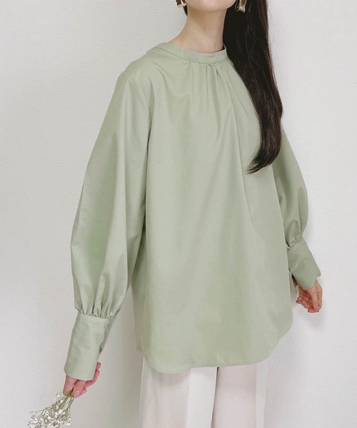 PURIL（ピュリル）の「【PURIL】2way バンドカラーギャザーデザイン ボリュームスリーブ ブラウス（シャツ/ブラウス・レディース・ホワイト/ブルー/グリーン・S/M）」の6枚目の写真