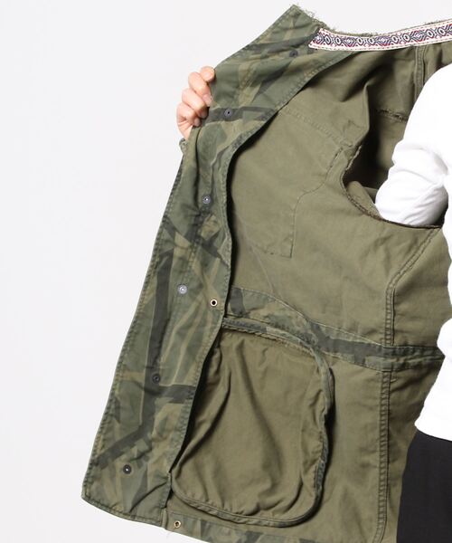 HYSTERIC GLAMOUR（ヒステリックグラマー）の「TYPE LOGO M-65ジャケット（ミリタリージャケット・レディース・カーキ・SMALL/MEDIUM/X-SMALL）」の4枚目の写真