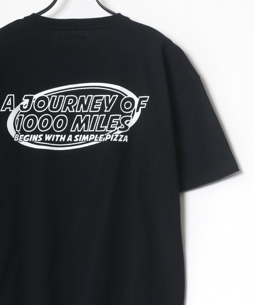 Lazar(ラザル)の「バックプリント Logo レトロ イラスト グラフィック ワンポイント ワッペン USAコットン Tシャツ(Tシャツ/カットソー・メンズ・ホワイト/ブラック/ベージュ/ネイビー/オレンジ/ホワイト系その他・M/L)」の1枚目の写真