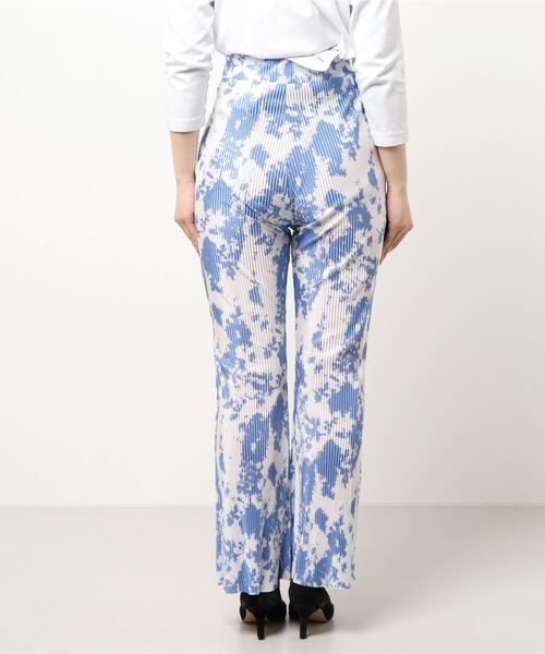 VENCEEXCHANGE（ヴァンスエクスチェンジ）の「セルフカットタイダイ柄プリーツフレアパンツ（その他パンツ・レディース・ブルー/ブラック/ベージュ・M）」の4枚目の写真
