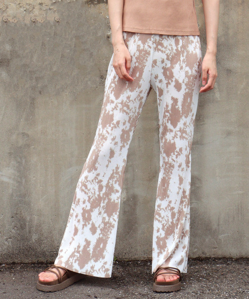 VENCEEXCHANGE（ヴァンスエクスチェンジ）の「セルフカットタイダイ柄プリーツフレアパンツ（その他パンツ・レディース・ブルー/ブラック/ベージュ・M）」の3枚目の写真