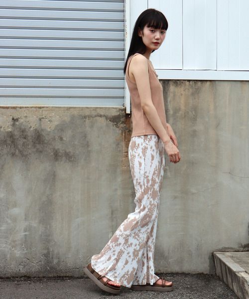 VENCEEXCHANGE（ヴァンスエクスチェンジ）の「セルフカットタイダイ柄プリーツフレアパンツ（その他パンツ・レディース・ブルー/ブラック/ベージュ・M）」の13枚目の写真