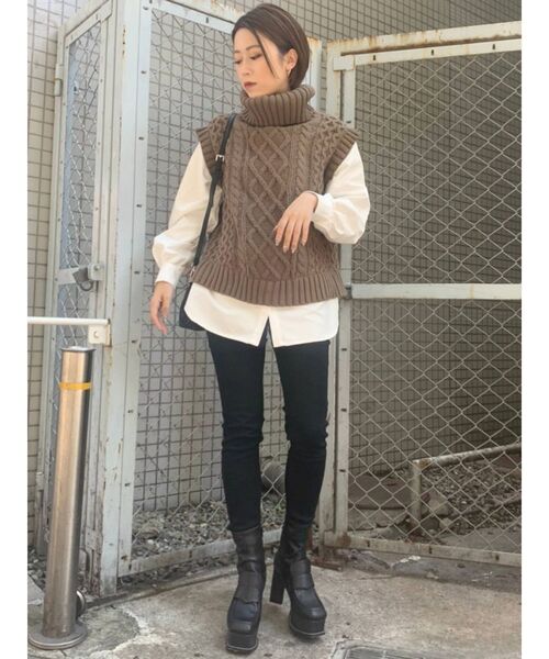 MURUA（ムルーア）の「ハイウエストZIPブラックスキニーパンツ（デニムパンツ・レディース・ブラック・1/2/0）」の5枚目の写真