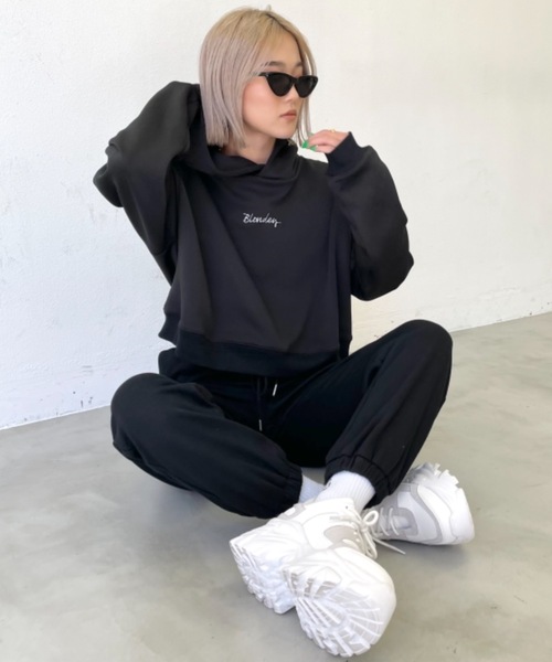 BLONDEY（ブロンディ）の「Blondeyロゴ刺繍ショートパーカー（パーカー